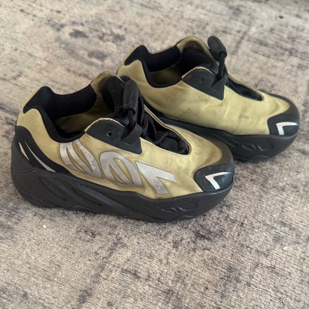Yeezy Kids Sneakers in Olive and Black